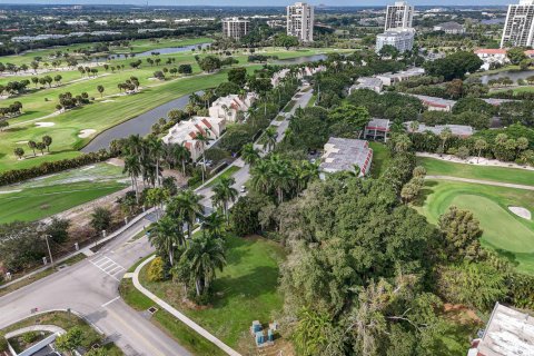 Commercial property in West Palm Beach, Florida № 2182984 - photo 10