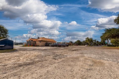 Commercial property in Groveland, Florida 131.83 sq.m. № 2103997 - photo 13