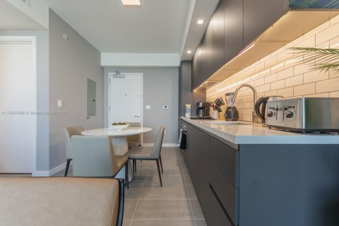 Condominio en venta en Miami, Florida, 1 dormitorio, 47.84 m2 № 2013616 - foto 3