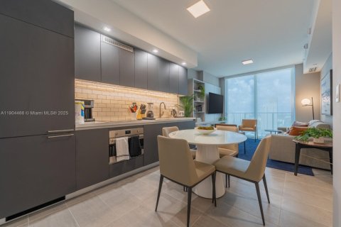 Condominio en Miami, Florida, 1 dormitorio  № 2013616