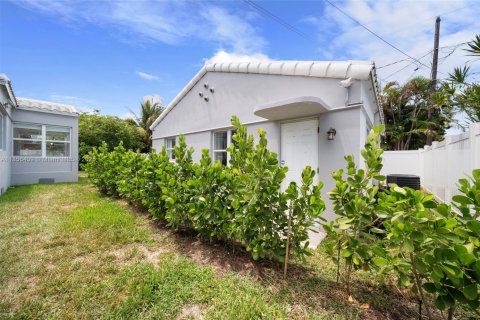 House in Hollywood, Florida 2 bedrooms, 83.61 sq.m. № 1878511 - photo 3