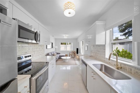 House in Hollywood, Florida 2 bedrooms, 83.61 sq.m. № 1878511 - photo 8
