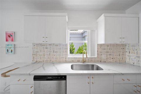 House in Hollywood, Florida 2 bedrooms, 83.61 sq.m. № 1878511 - photo 10