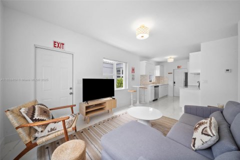 House in Hollywood, Florida 2 bedrooms, 83.61 sq.m. № 1878511 - photo 15