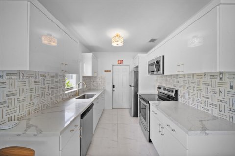 House in Hollywood, Florida 2 bedrooms, 83.61 sq.m. № 1878511 - photo 9