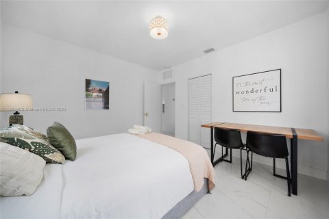 House in Hollywood, Florida 2 bedrooms, 83.61 sq.m. № 1878511 - photo 18