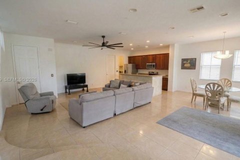 House in Fort Lauderdale, Florida 3 bedrooms, 254.46 sq.m. № 2266138 - photo 3