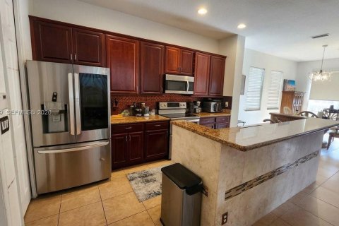 House in Fort Lauderdale, Florida 3 bedrooms, 254.46 sq.m. № 2266138 - photo 6