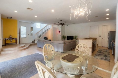 House in Fort Lauderdale, Florida 3 bedrooms, 254.46 sq.m. № 2266138 - photo 4