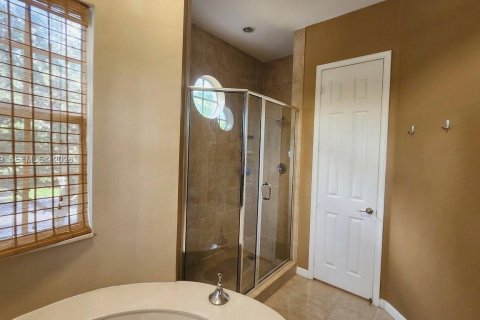 House in Fort Lauderdale, Florida 3 bedrooms, 254.46 sq.m. № 2266138 - photo 18