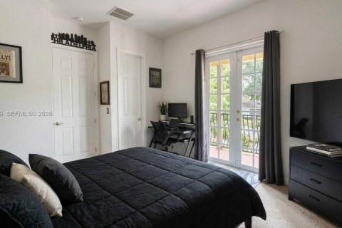 House in Fort Lauderdale, Florida 3 bedrooms, 254.46 sq.m. № 2266138 - photo 11