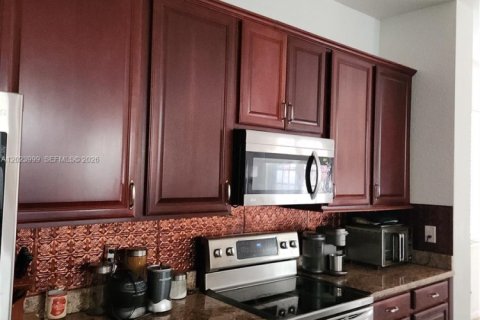 House in Fort Lauderdale, Florida 3 bedrooms, 254.46 sq.m. № 2266138 - photo 5