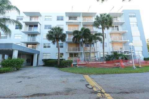 Condo in West Palm Beach, Florida, 2 bedrooms  № 2192378 - photo 3