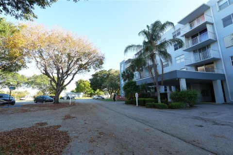 Condo in West Palm Beach, Florida, 2 bedrooms  № 2192378