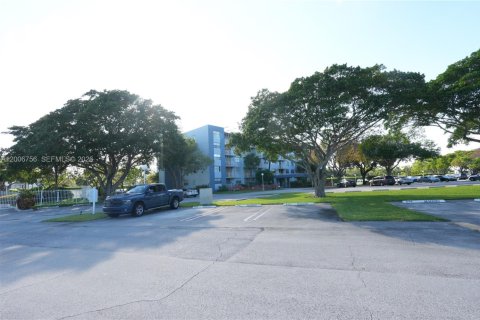 Condo in West Palm Beach, Florida, 2 bedrooms  № 2192378 - photo 21
