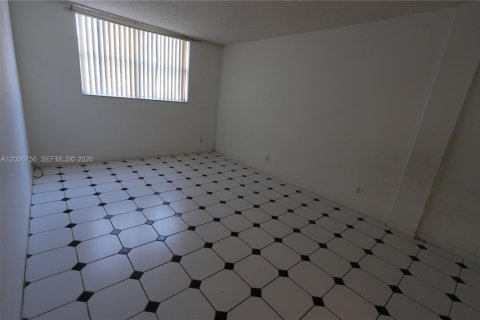 Condo in West Palm Beach, Florida, 2 bedrooms  № 2192378 - photo 5
