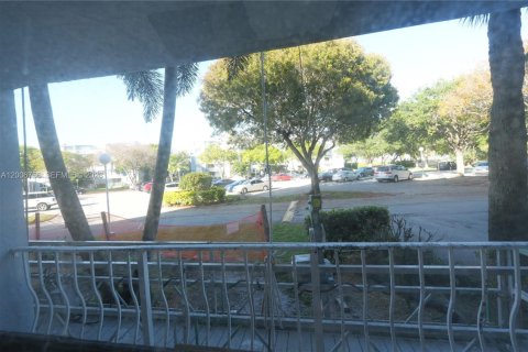 Condo in West Palm Beach, Florida, 2 bedrooms  № 2192378 - photo 20