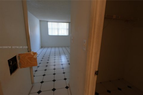 Condo in West Palm Beach, Florida, 2 bedrooms  № 2192378 - photo 6
