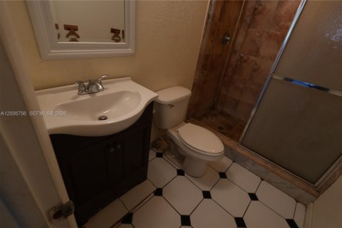 Condo in West Palm Beach, Florida, 2 bedrooms  № 2192378 - photo 13