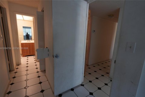 Condo in West Palm Beach, Florida, 2 bedrooms  № 2192378 - photo 7