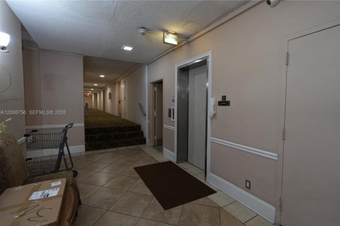 Condo in West Palm Beach, Florida, 2 bedrooms  № 2192378 - photo 24