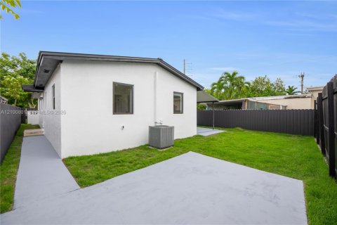 Villa ou maison à vendre à Miami, Floride: 3 chambres, 130.9 m2 № 2411996 - photo 21