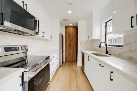 Villa ou maison à vendre à Miami, Floride: 3 chambres, 130.9 m2 № 2411996 - photo 6