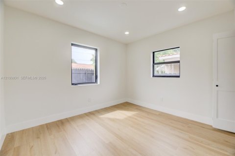 Villa ou maison à vendre à Miami, Floride: 3 chambres, 130.9 m2 № 2411996 - photo 13