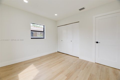 Villa ou maison à vendre à Miami, Floride: 3 chambres, 130.9 m2 № 2411996 - photo 14