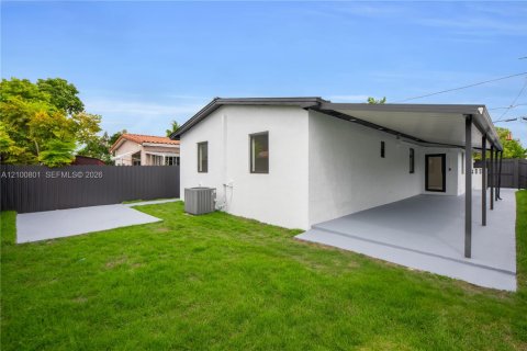 Villa ou maison à vendre à Miami, Floride: 3 chambres, 130.9 m2 № 2411996 - photo 22