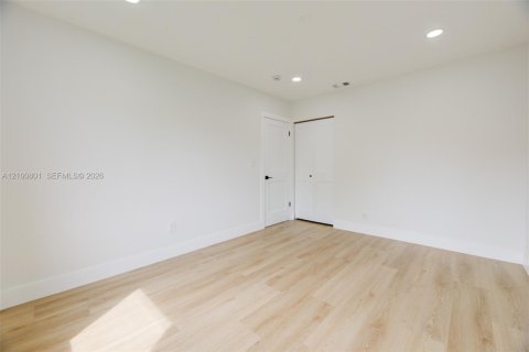 Villa ou maison à vendre à Miami, Floride: 3 chambres, 130.9 m2 № 2411996 - photo 19