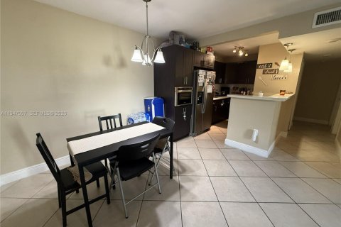 Купить кондоминиум в Майами, Флорида 2 спальни, 72.84м2, № 2003111 - фото 2