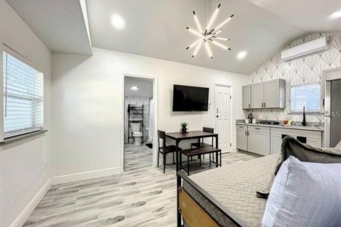 Commercial property in Orlando, Florida 179.67 sq.m. № 2095495 - photo 25