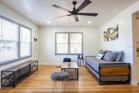 Commercial property in Orlando, Florida 179.67 sq.m. № 2095495 - photo 13