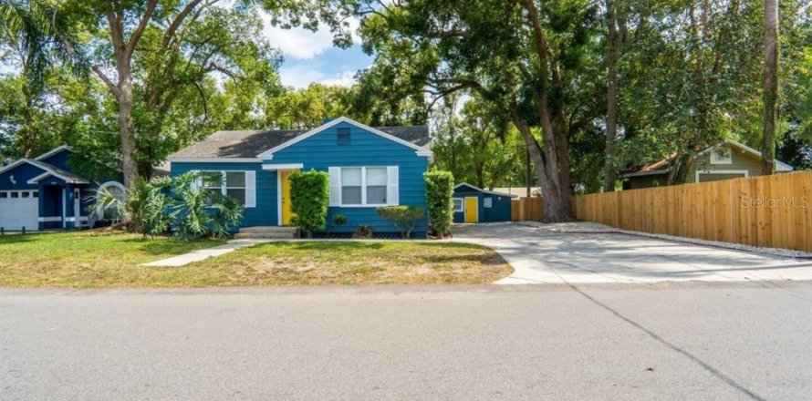 Commercial property in Orlando, Florida 179.67 sq.m. № 2095495