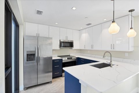 Condo in Sarasota, Florida, 2 bedrooms  № 2148373 - photo 9