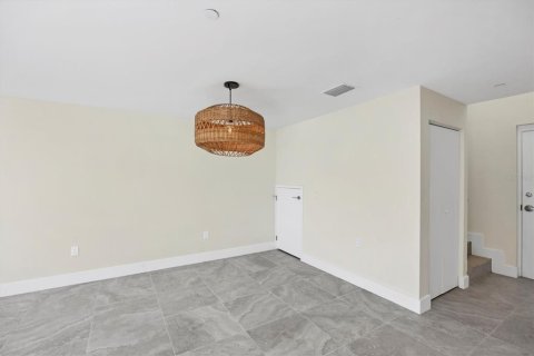 Condo in Sarasota, Florida, 2 bedrooms  № 2148373 - photo 11