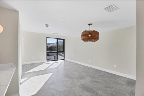 Condo in Sarasota, Florida, 2 bedrooms  № 2148373 - photo 10