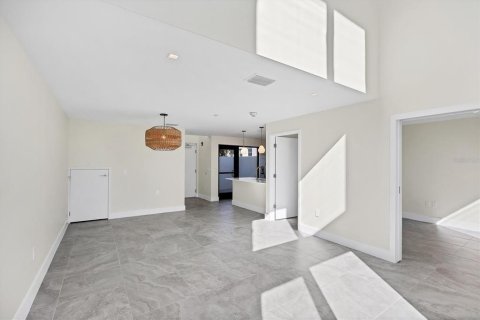 Condo in Sarasota, Florida, 2 bedrooms  № 2148373 - photo 8