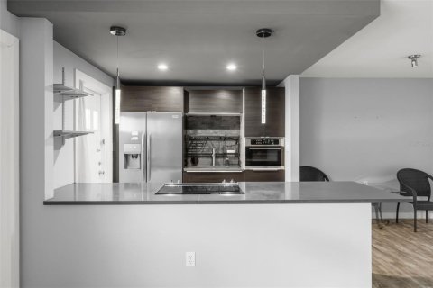 Condo in Winter Park, Florida, 2 bedrooms № 2114751 - photo 7