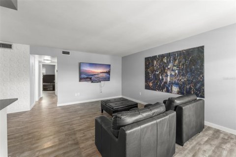 Condo in Winter Park, Florida, 2 bedrooms № 2114751 - photo 5
