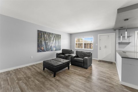 Condo in Winter Park, Florida, 2 bedrooms № 2114751 - photo 9