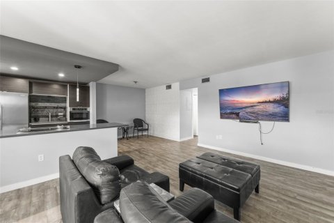 Condo in Winter Park, Florida, 2 bedrooms № 2114751 - photo 6