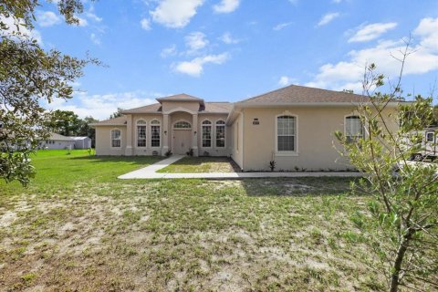 House in Weeki Wachee, Florida 4 bedrooms, 313.55 sq.m. № 1835480 - photo 1