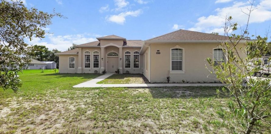 House in Weeki Wachee, Florida 4 bedrooms, 313.55 sq.m. № 1835480