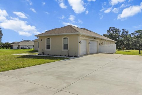 House in Weeki Wachee, Florida 4 bedrooms, 313.55 sq.m. № 1835480 - photo 4