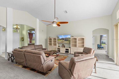 House in Weeki Wachee, Florida 4 bedrooms, 313.55 sq.m. № 1835480 - photo 8
