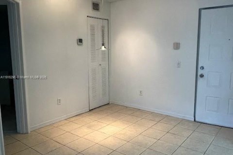 Copropriété à louer à Hollywood, Floride: 1 chambre, 49.89 m2 № 1971084 - photo 4