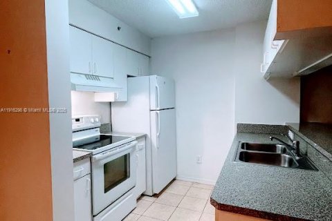 Copropriété à louer à Hollywood, Floride: 1 chambre, 49.89 m2 № 1971084 - photo 2