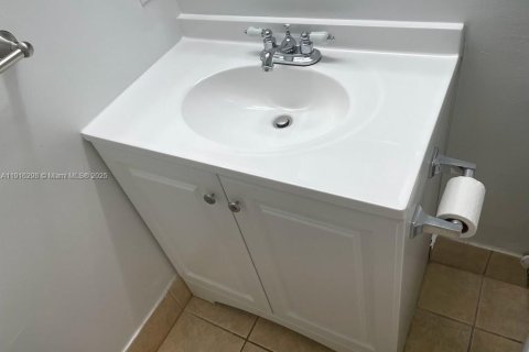 Copropriété à louer à Hollywood, Floride: 1 chambre, 49.89 m2 № 1971084 - photo 13